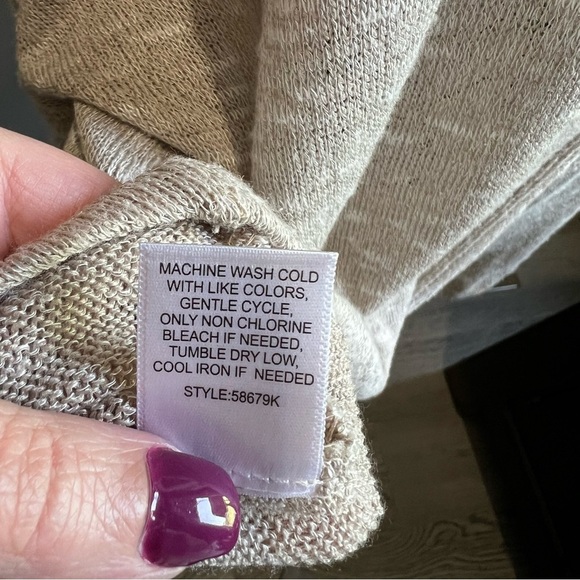 It's Our Time Tan and Cream Oversized Long Sleeve Blouse w back button closure - Picture 8 of 11